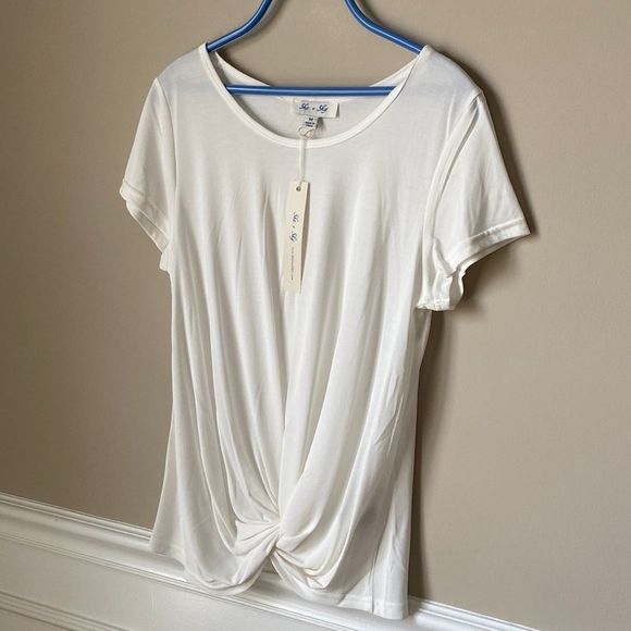NWT White Top - Picture 2 of 7